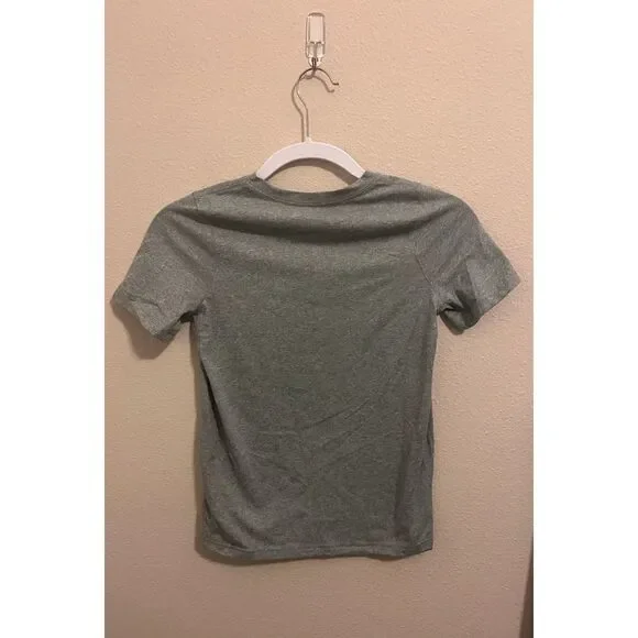 Nike Black Athletic Jerseys with Iconic Swoosh - Picture 5 of 6